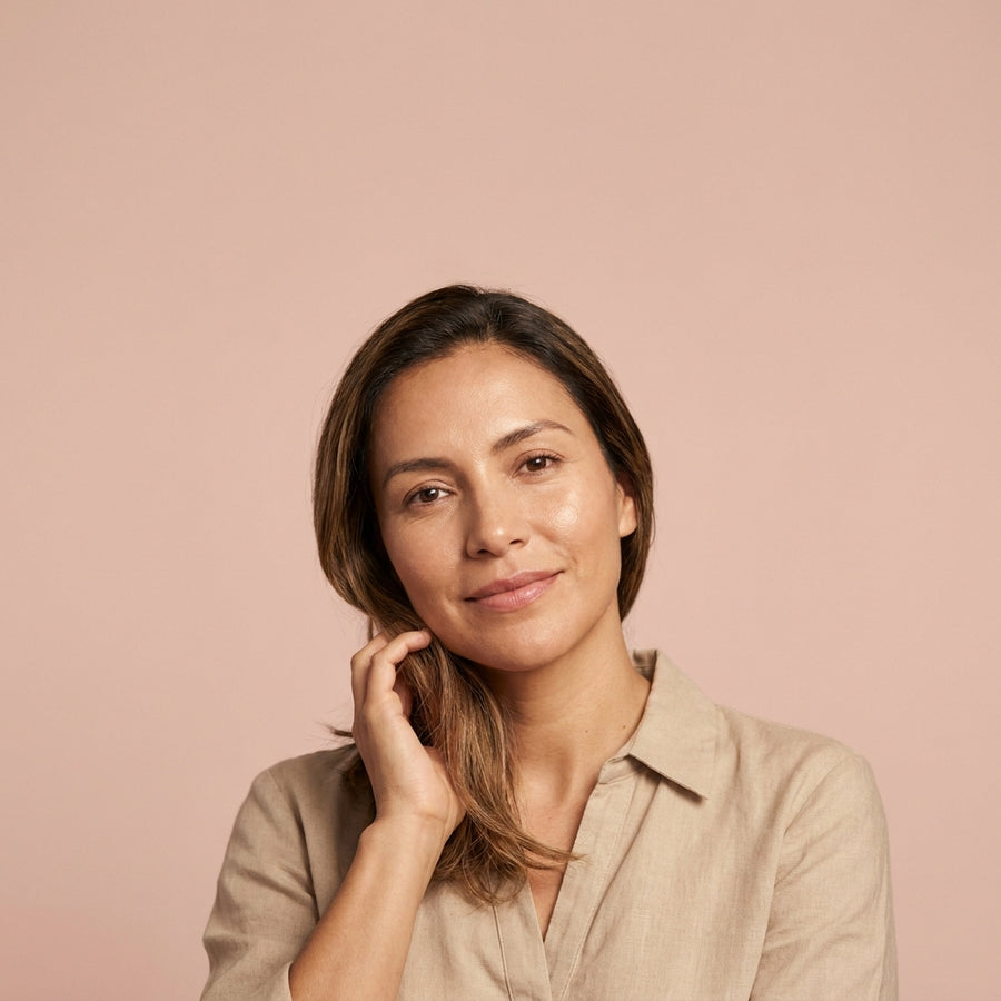 Mujer serena y tranquila